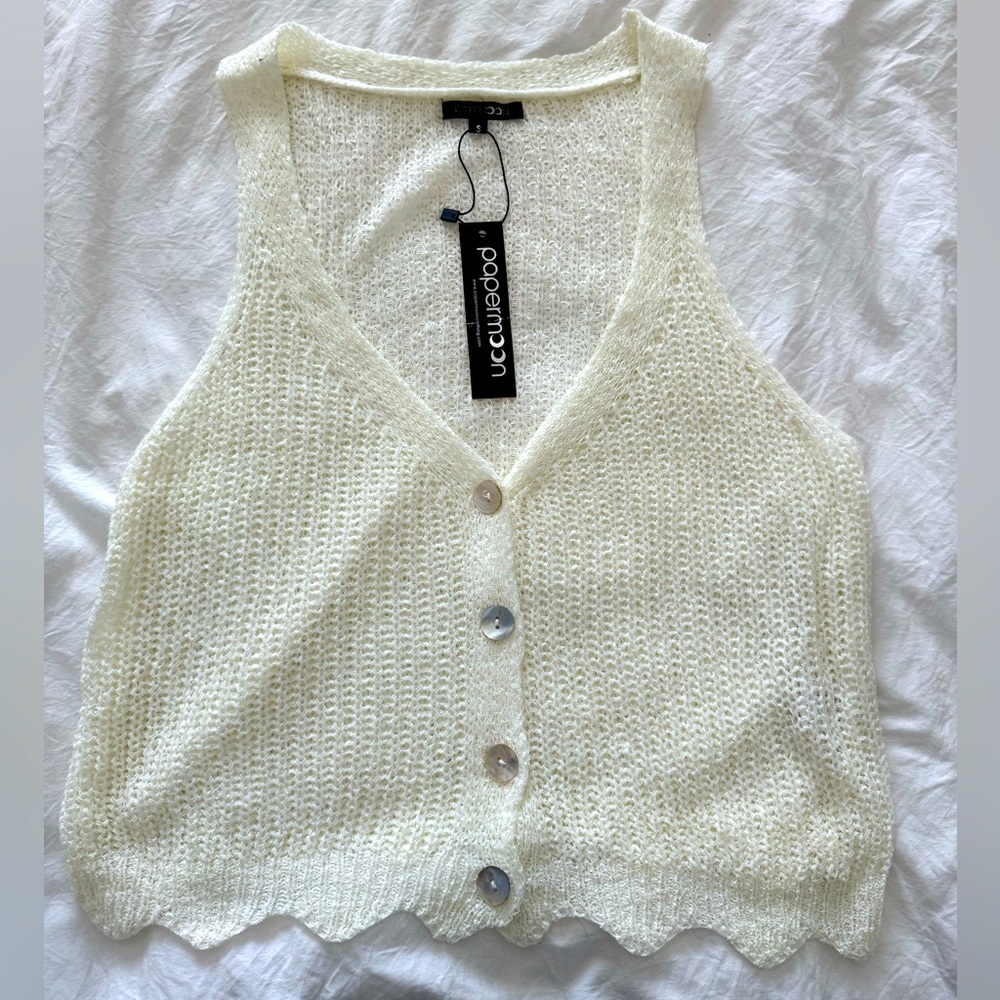 Knotted off-white flowy tank